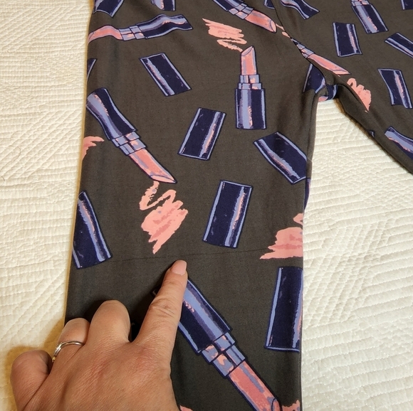 Plus size Lularoe lipstick leggings- - Picture 11 of 11